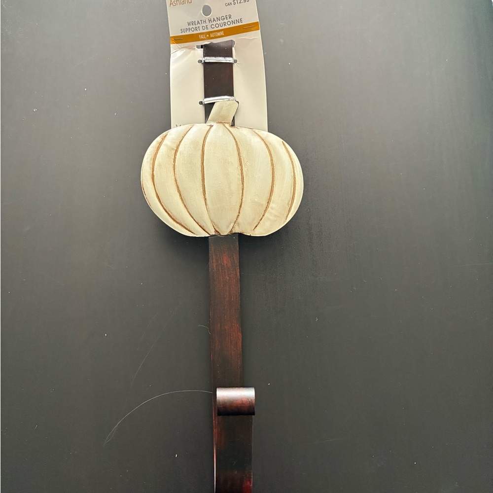 Ashland Pumpkin Wreath Hanger